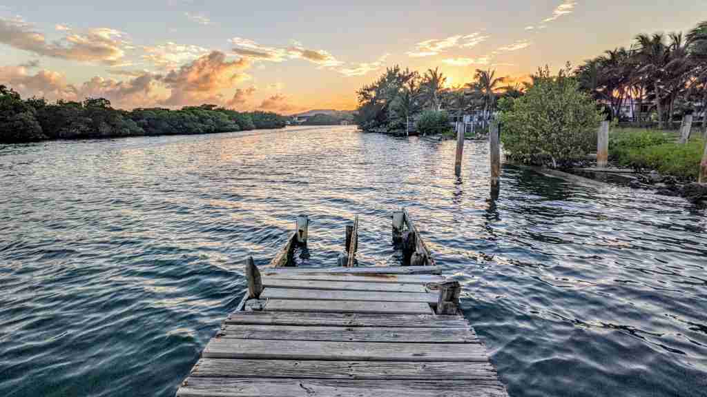 Roatán Travel Guide: Best Things to Do, Where to Stay, Eat, Drink 40 Jonesville Roatan the Most Beautiful Places in Honduras