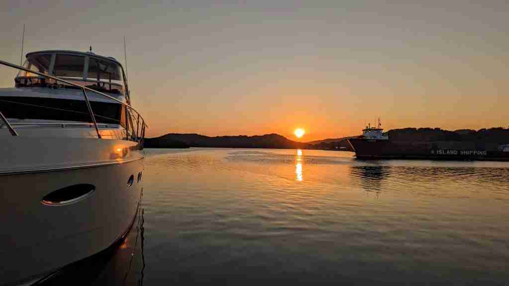Roatán Travel Guide: Best Things to Do, Where to Stay, Eat, Drink 33 Silversides Roatan Honduras Best Places to Eat